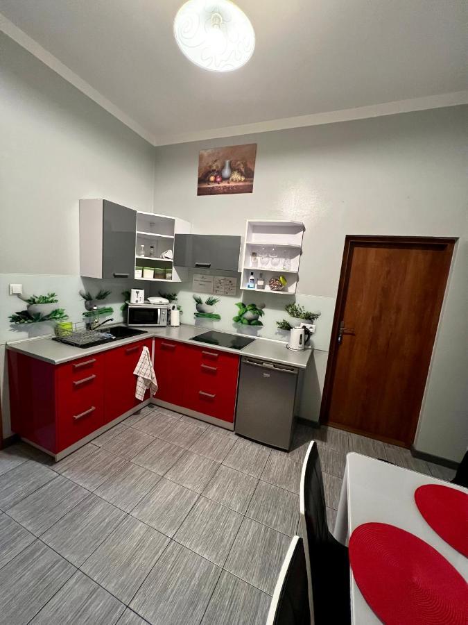 Apartamenty Ostrowiec - Pokoje Goscinne Centrum Ostrowiec Świętokrzyski Exteriér fotografie