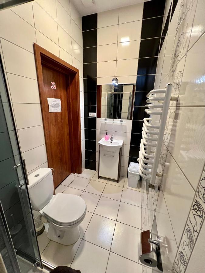 Apartamenty Ostrowiec - Pokoje Goscinne Centrum Ostrowiec Świętokrzyski Exteriér fotografie